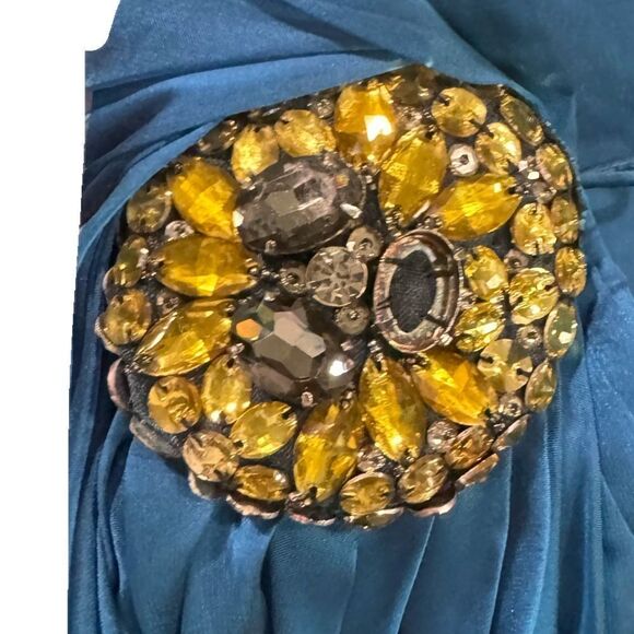 Silky Badgley Mischka capelet top blue with emblem -missing one stone MED - Picture 3 of 3